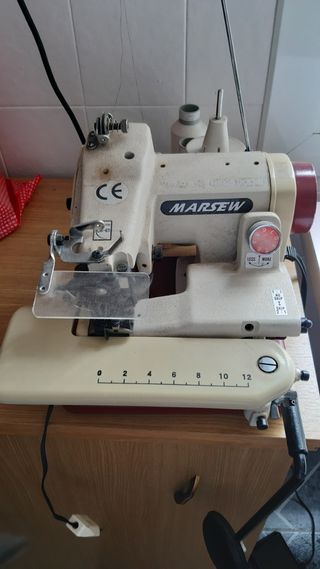 Maquina de coser de puntada invisible