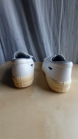 Zuecos blancos