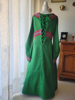 Traje medieval de mujer