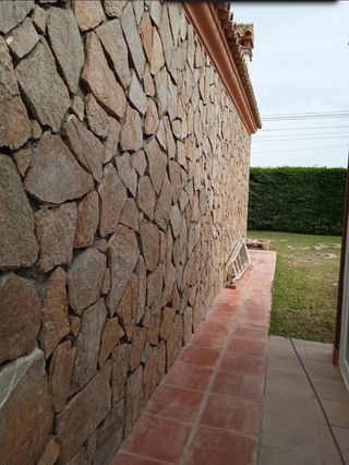 ALBAÑIL PINTOR ELÉCTRICIDAD LIMPIEZA DE PARCELAS