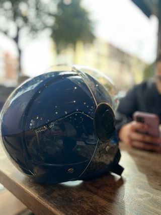 Casco jet azul con doble visor con intercomonicado
