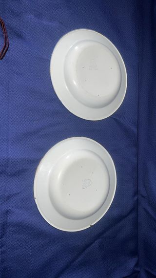 Platos antiguos de metal