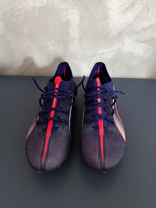 Botas de futbol puma gama alta 
