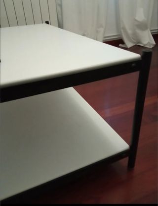 Mesa centro, madera y metal. 