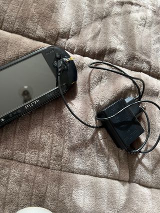 Sony psp com funda y juegos
