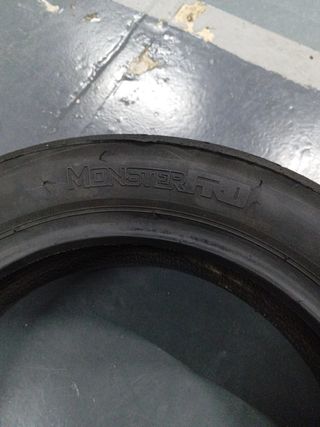 Neumático moto slicks rayados