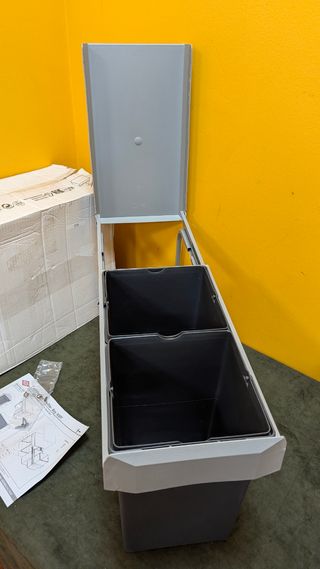 Cubo de basura empotrable