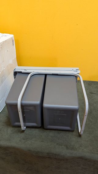 Cubo de basura empotrable