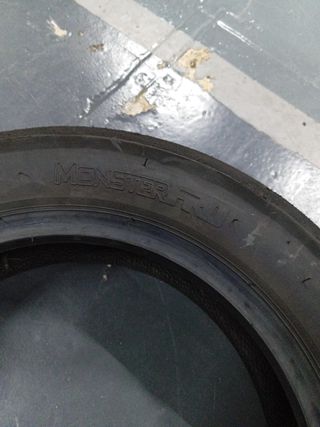 Neumático moto slicks rayados