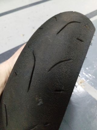Neumático moto slicks rayados