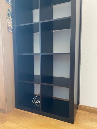 Estantería negra KALLAX de Ikea