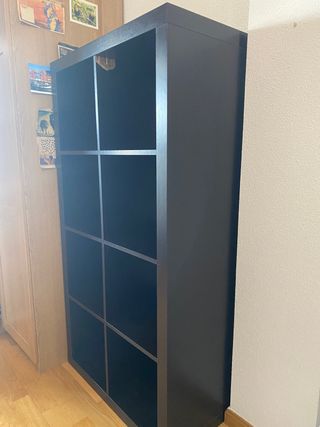 Estantería negra KALLAX de Ikea