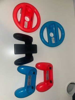 Nintendo Switch con 4 mandos y complementos