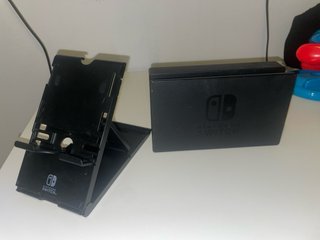 Nintendo Switch con 4 mandos y complementos