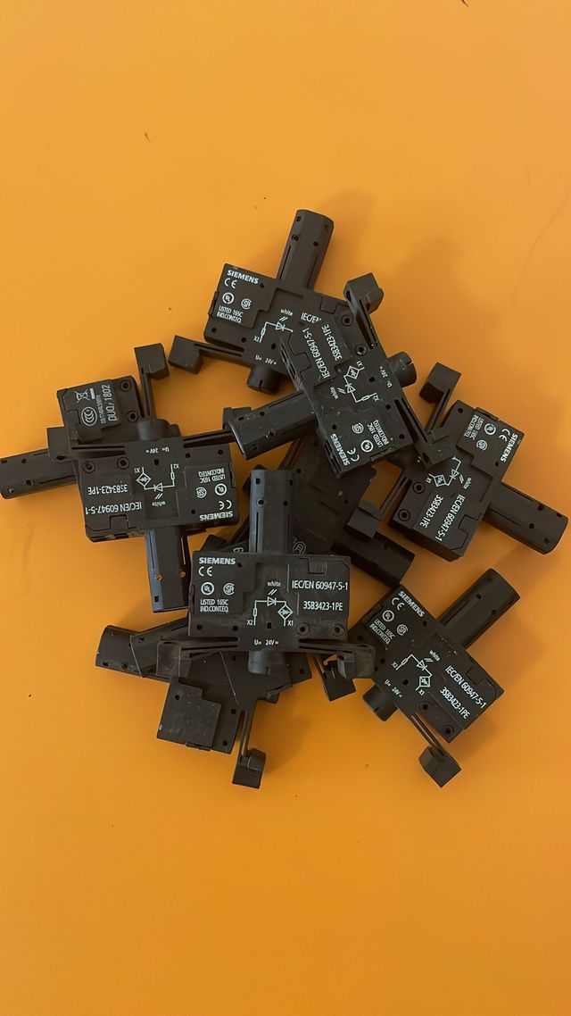 Siemens 3SB3423-1PE - 9 pezzi disponibili