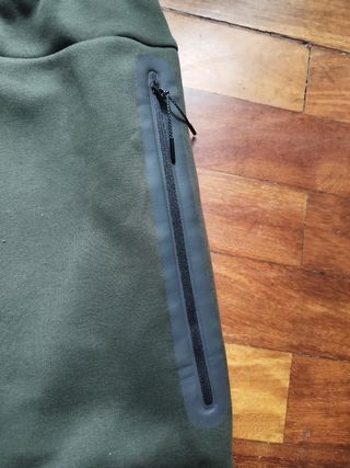 Pantalón Nike tech verde