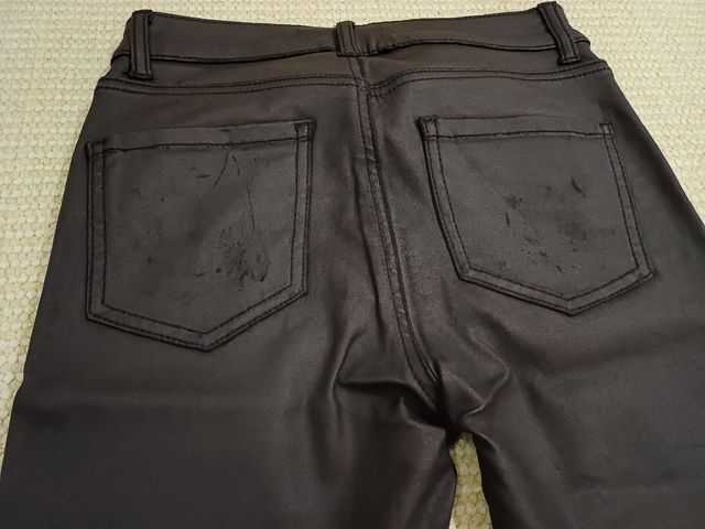 Pantalón y jersey capucha.