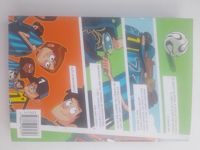 Los Futbolísimos 1: El misterio de los árbitros dormidos (Spanish Edition)