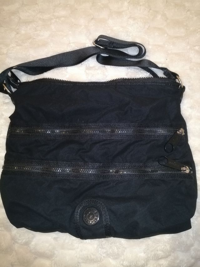 Bolso Bandolera Kipling de segunda mano por 15 EUR en Sant Cugat