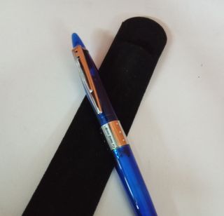 Boligrafo muy original azul y plateado a estrenar 