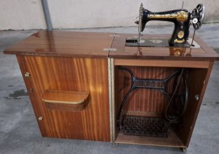 MAQUINA DE COSER ANTIGUA
