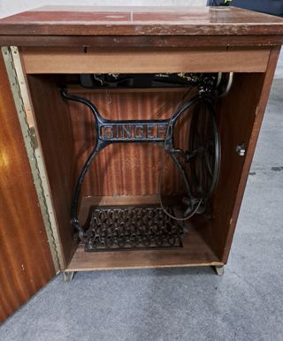 MAQUINA DE COSER ANTIGUA