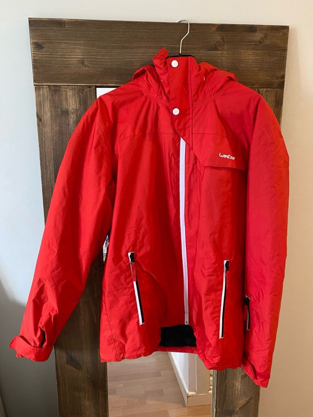 Abrigo nieve color rojo