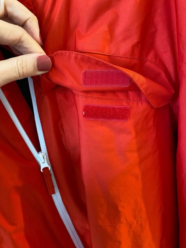 Abrigo nieve color rojo