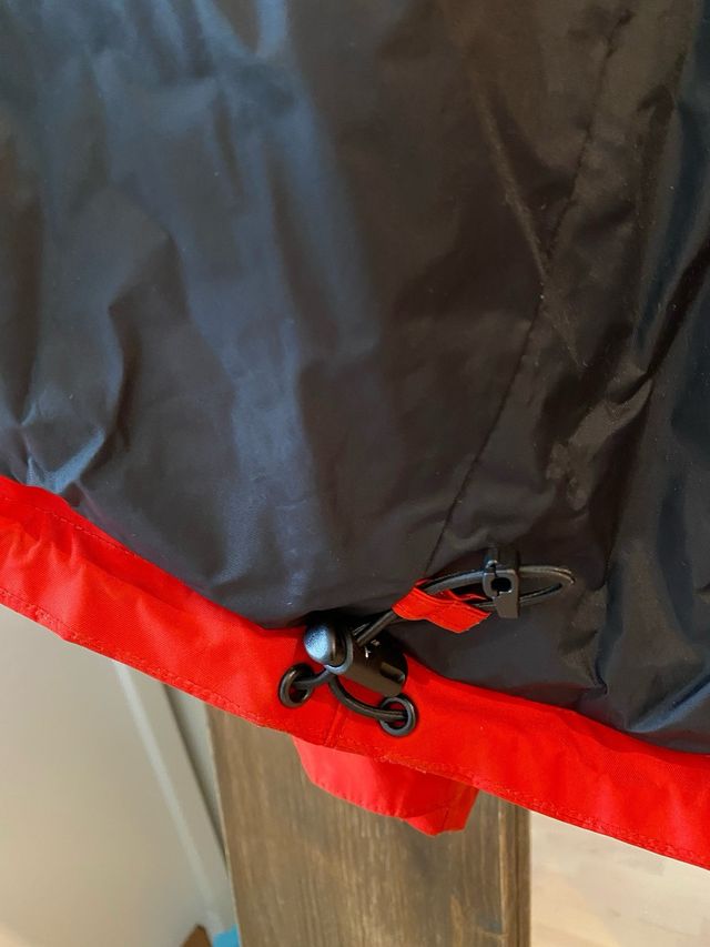 Abrigo nieve color rojo