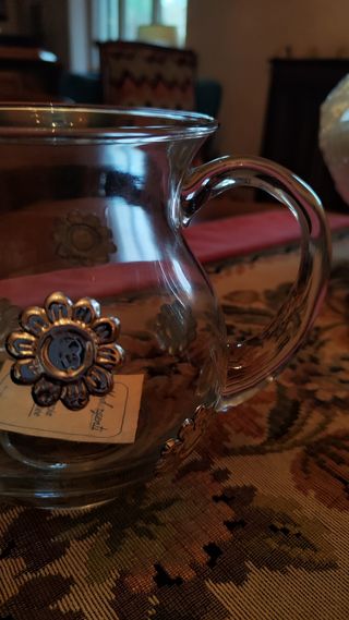 Brocca con fiori in argento