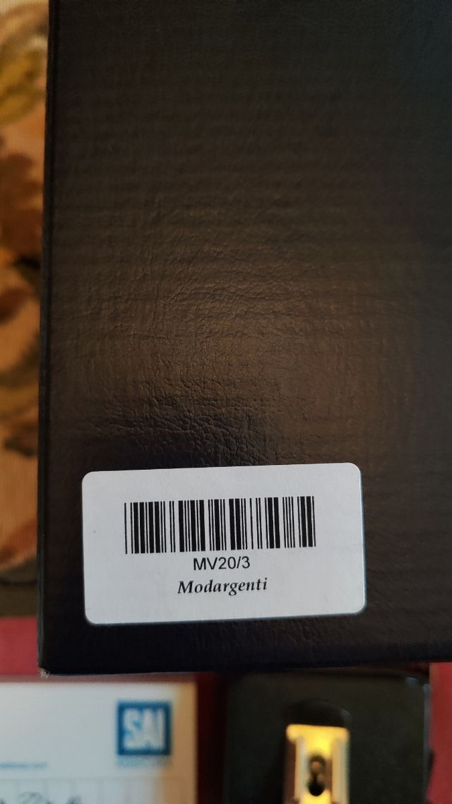 Brocca con fiori in argento