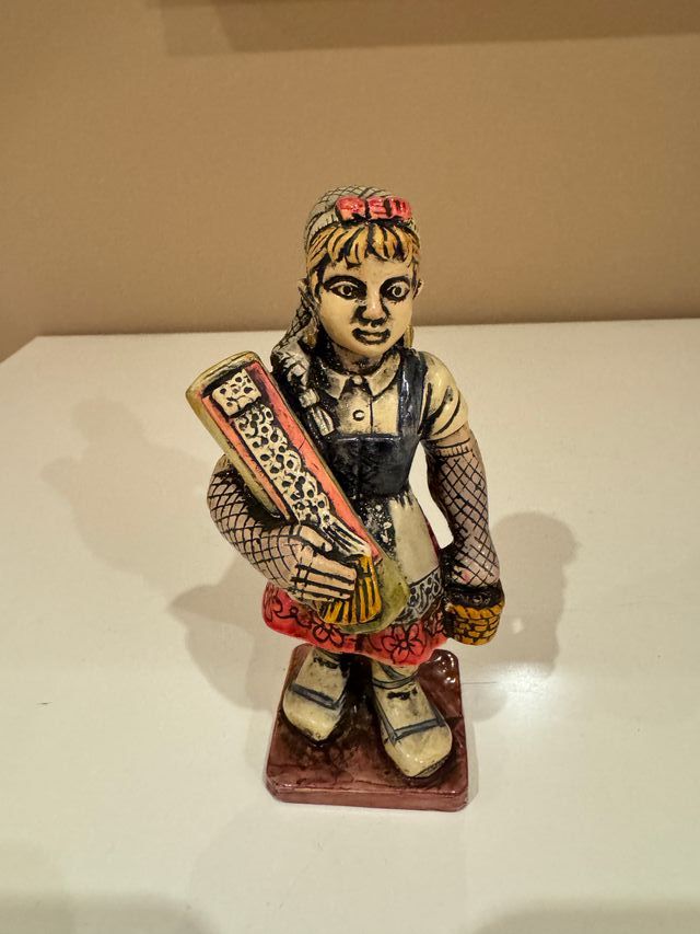 Figura de cerámica firmada 'CV' - 13 cm de altura