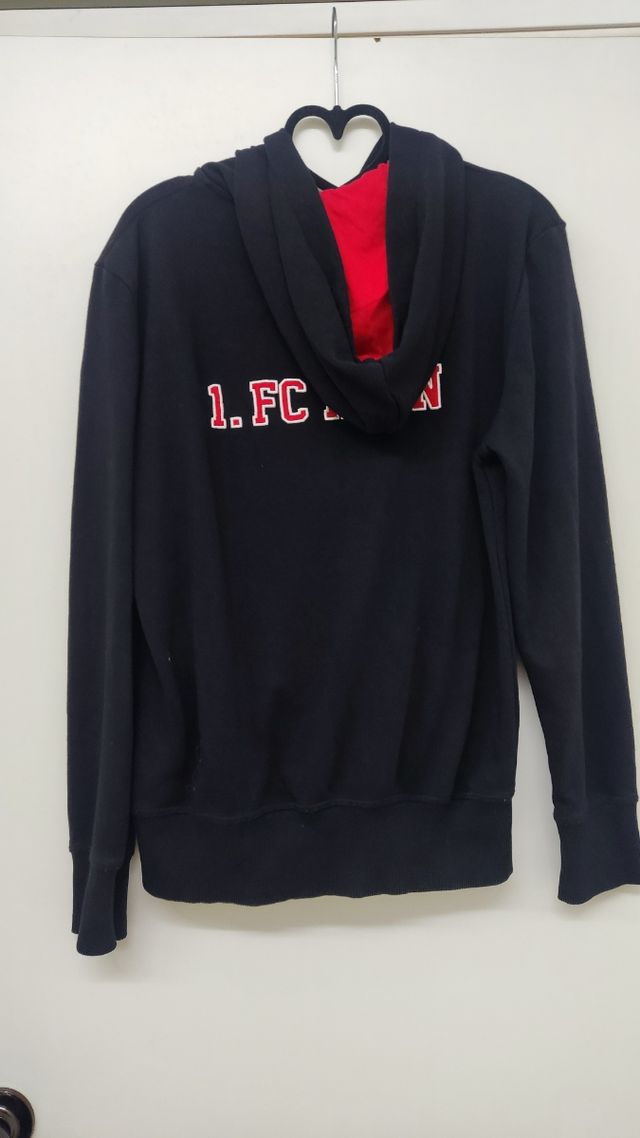 Sudadera con capucha.