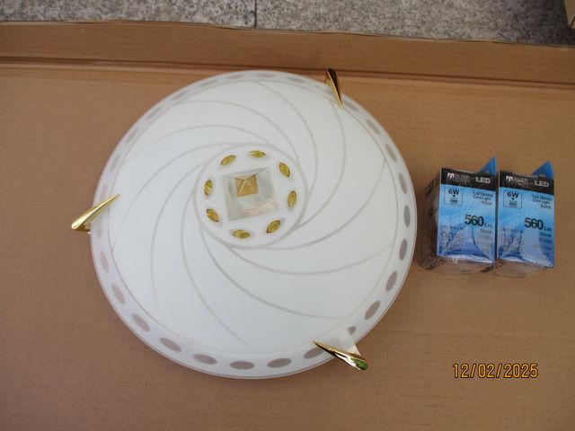 PLAFÓN CIRCULAR (Ø 30 cm) CON DIFUSOR DE CRISTAL.