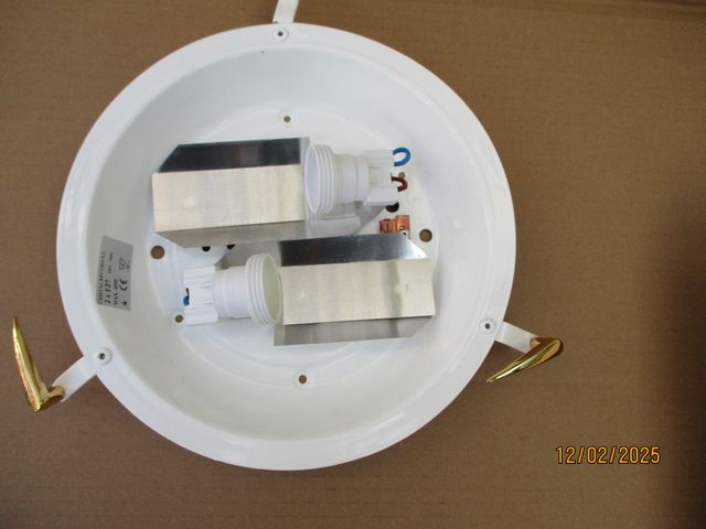 PLAFÓN CIRCULAR (Ø 30 cm) CON DIFUSOR DE CRISTAL.