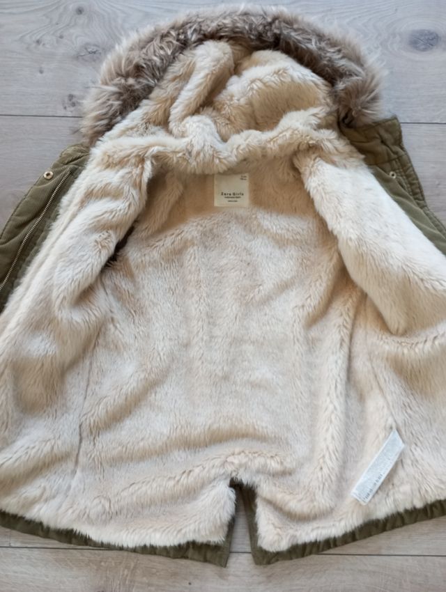 Abrigo verde niña Zara con capucha