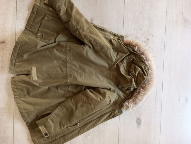 Abrigo verde niña Zara con capucha