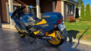 BMW K1