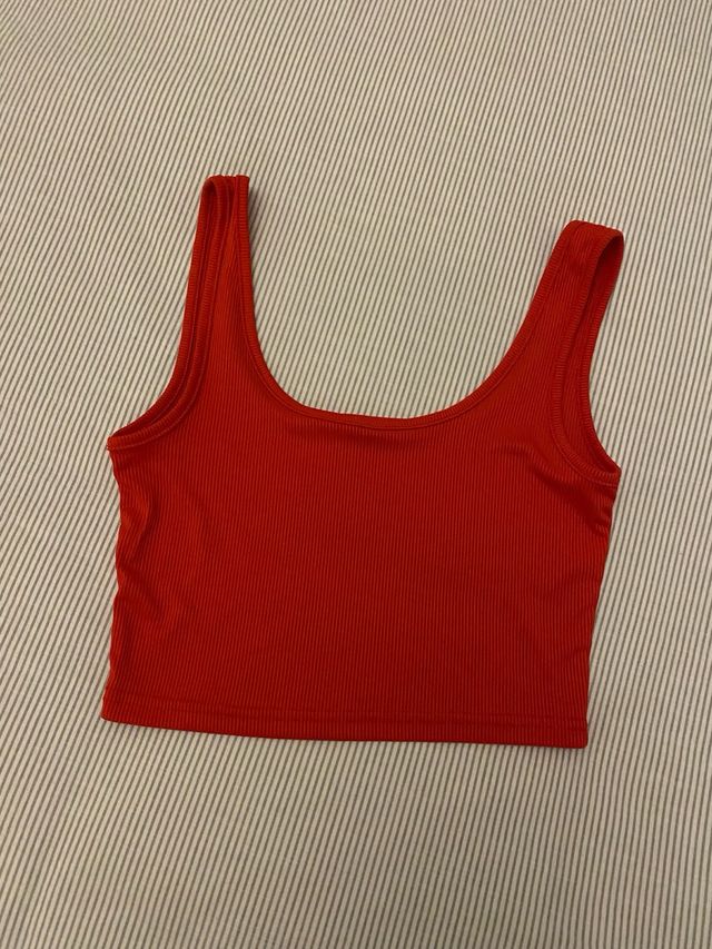 Top rojo corto