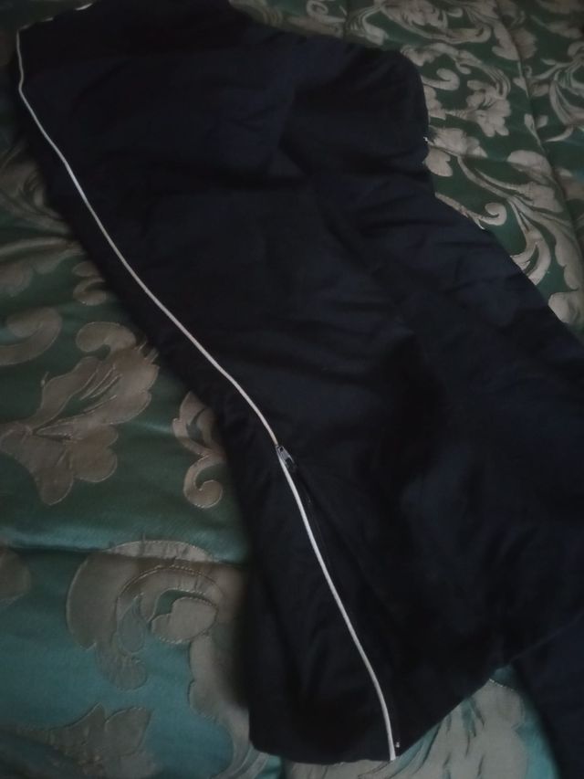 Tuta da ginnastica nera donna.