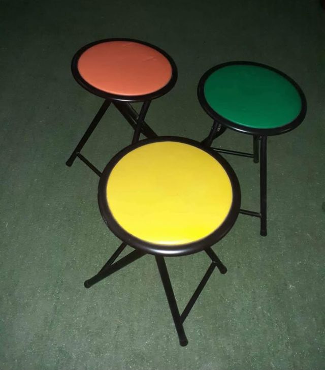 Tre mini sgabelli richiudibili