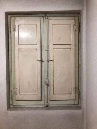 Contraventana de madera antigua para decoración