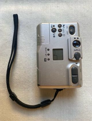 Camara canon ixus IX240