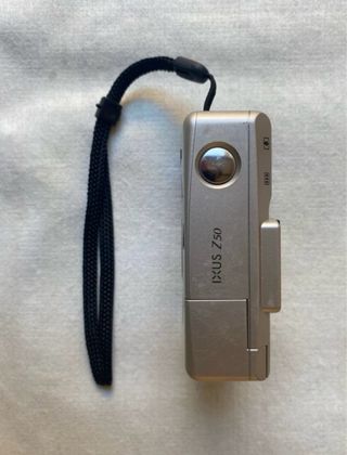 Camara canon ixus IX240