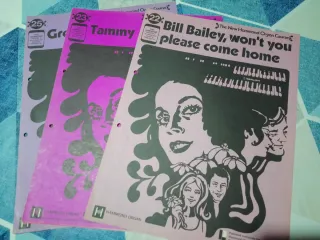 Órgano electrónico de mueble