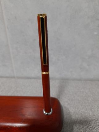 Bolígrafo madera con estuche peana 