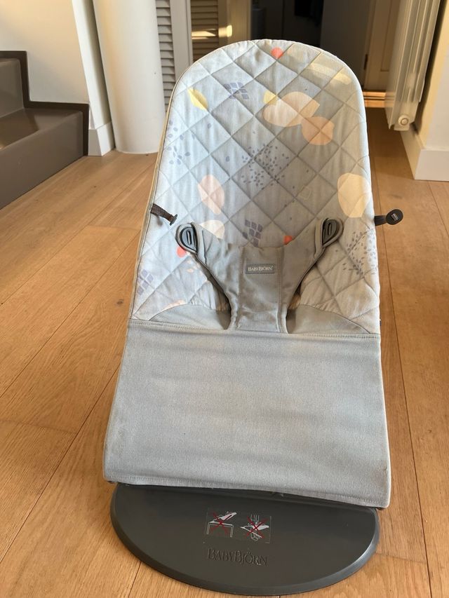 Hamaca Babyjorn con juguete