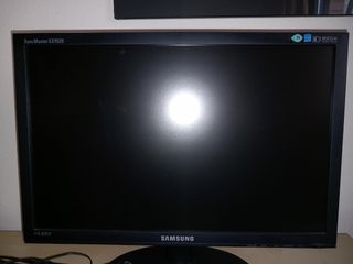 Monitor, teclado, altavoces y ratón