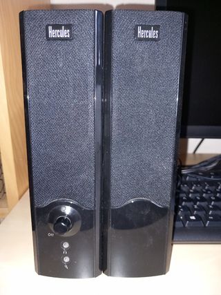 Monitor, teclado, altavoces y ratón