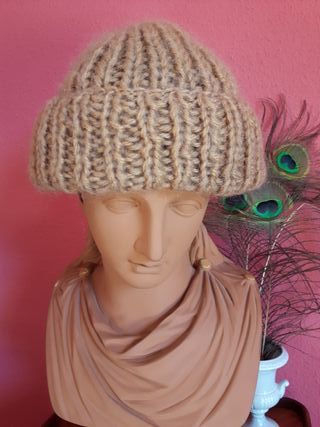 Gorro de lana gruesa color camel